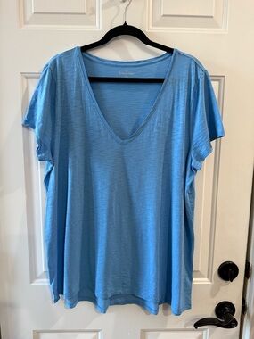 Lilly Pulitzer Sky Blue V-Neck Short Sleeve Tee